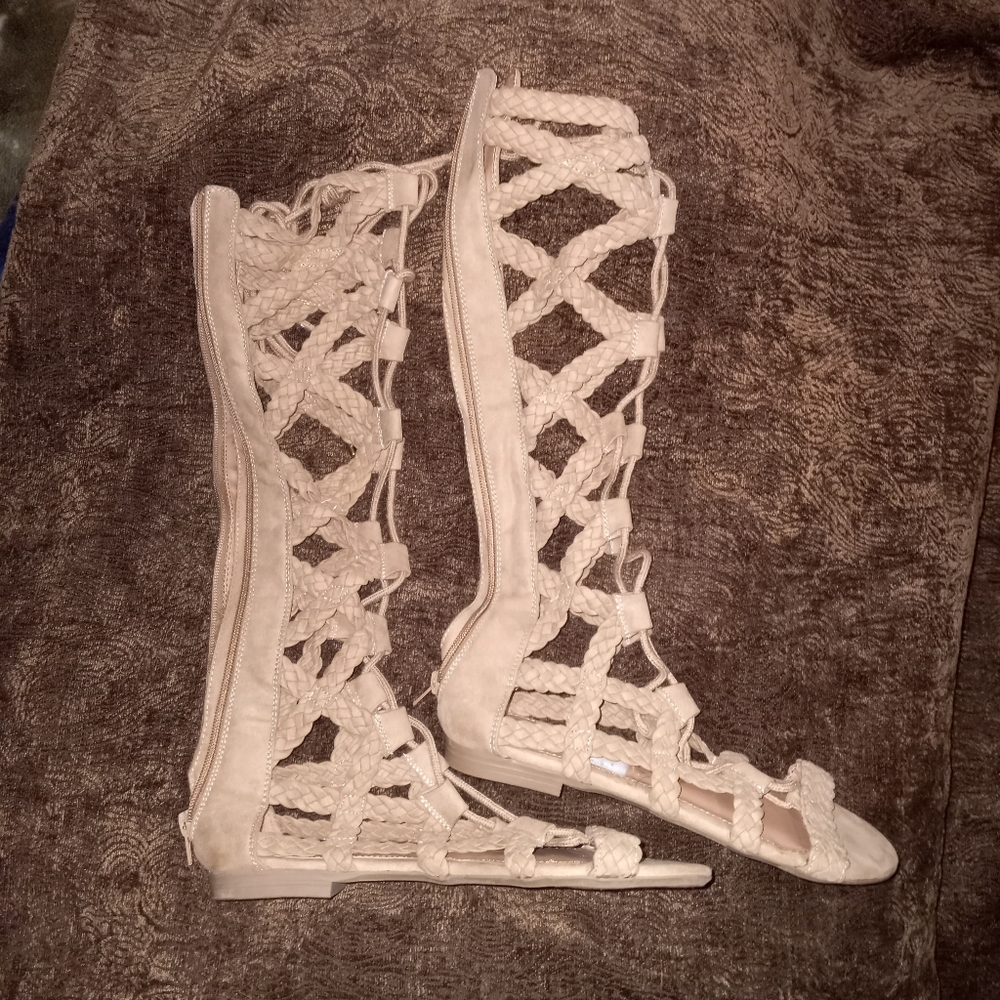 Report high knee sandals lace up / zipper size 8